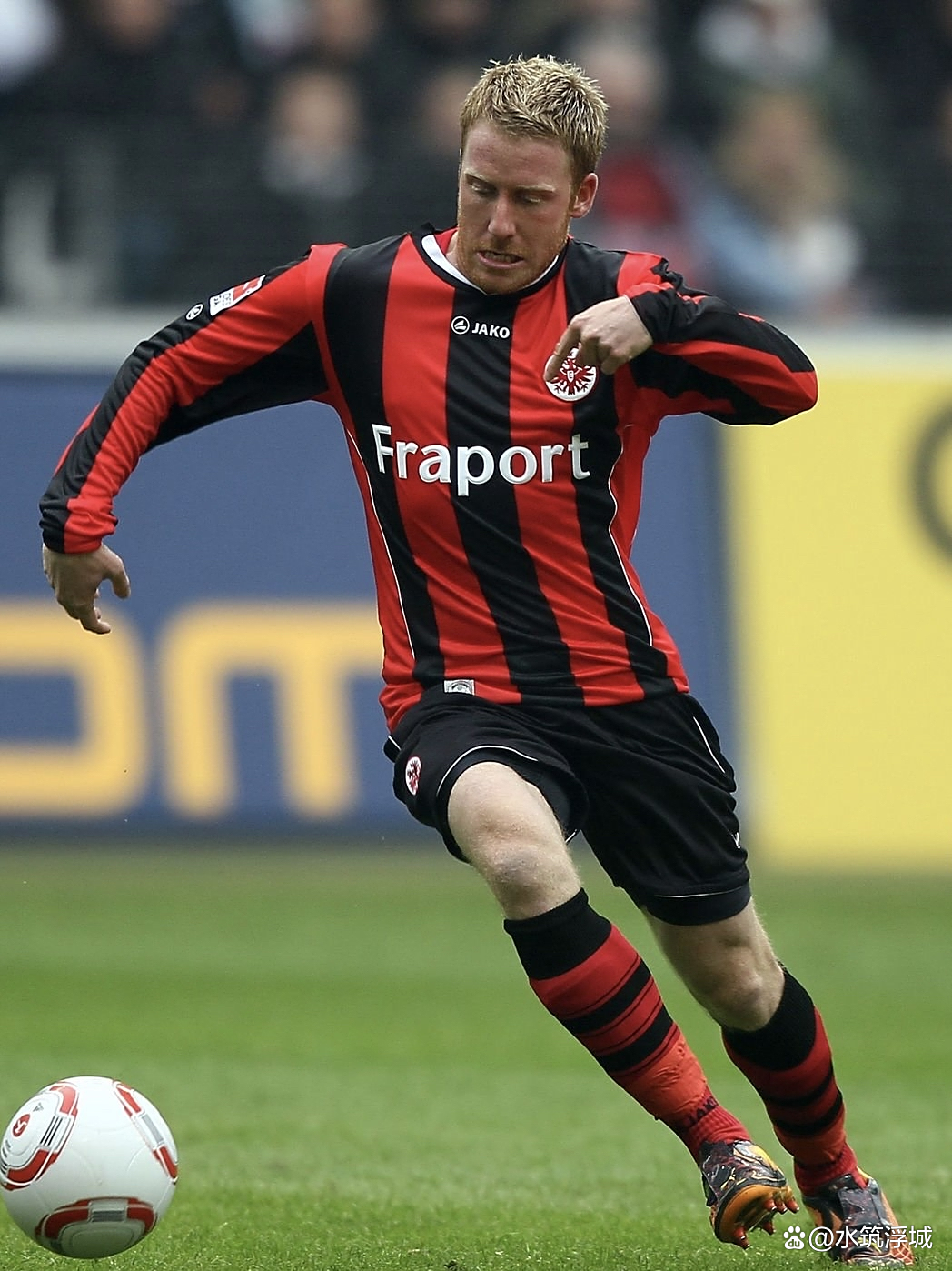 德甲传奇球星现身!球迷热情欢呼迎接他的归来的简单介绍 德甲传奇球星现身!球迷热情欢呼迎接他的归来的简单介绍