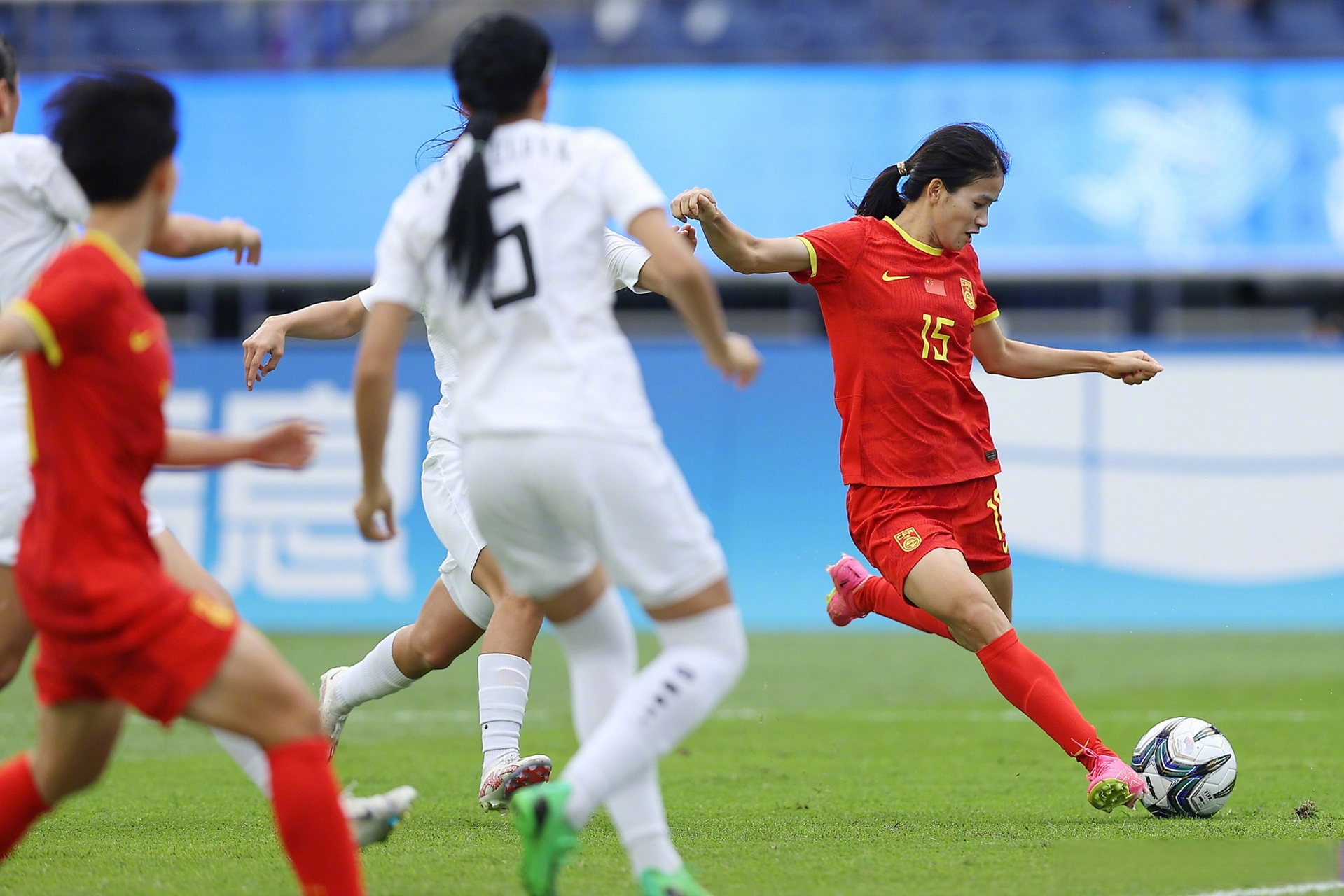 世界女足比赛中中国队展现实力 世界女足比赛中中国队展现实力