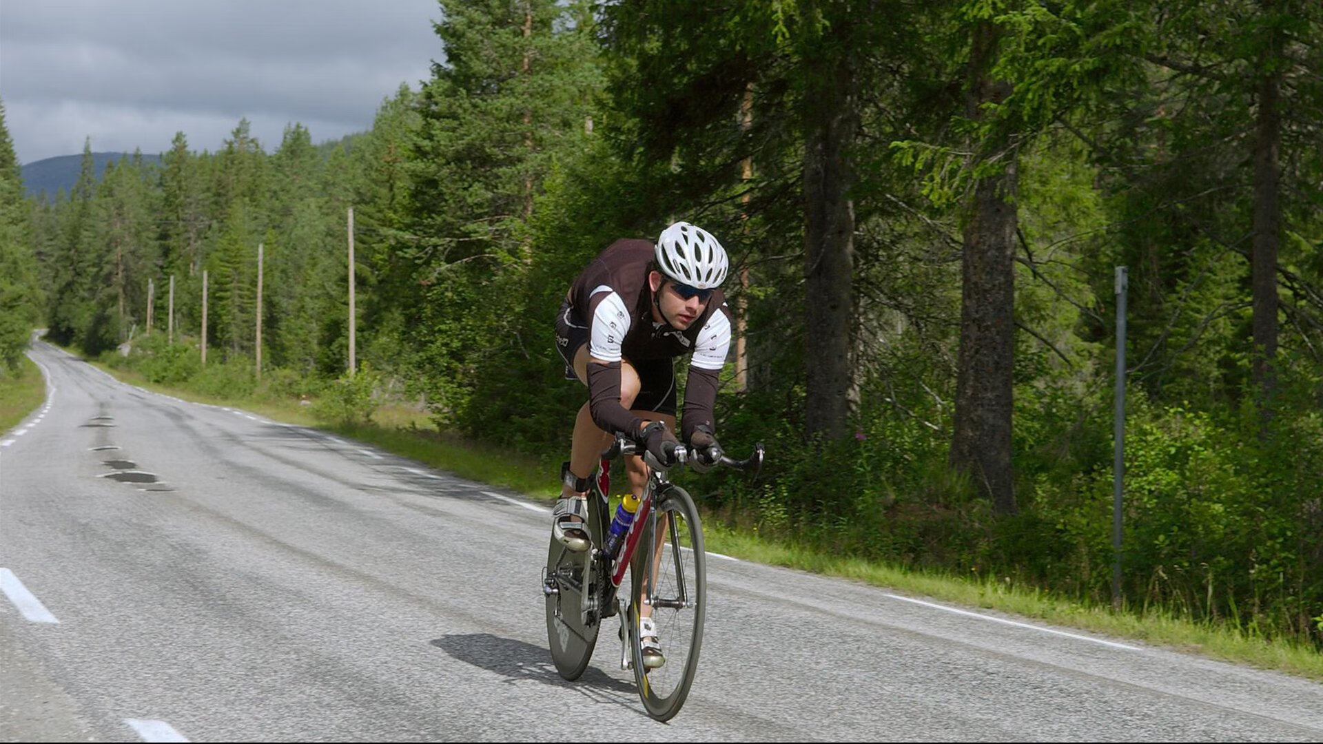 鹰击南疆，米切尔关键节点连续得分，老鹰力克深圳队