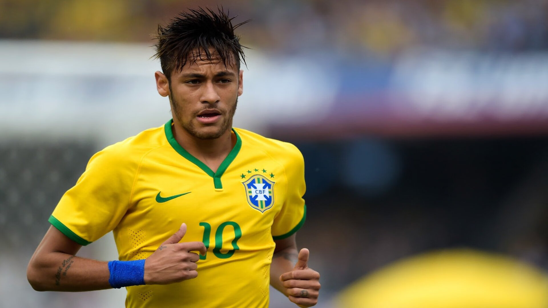 赛道与球场,双线争冠的终极较量